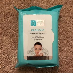 Dead Sea makeup wipes